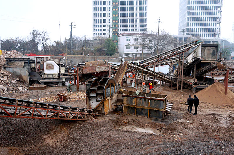 建筑垃圾處理現(xiàn)場-建筑垃圾破碎機